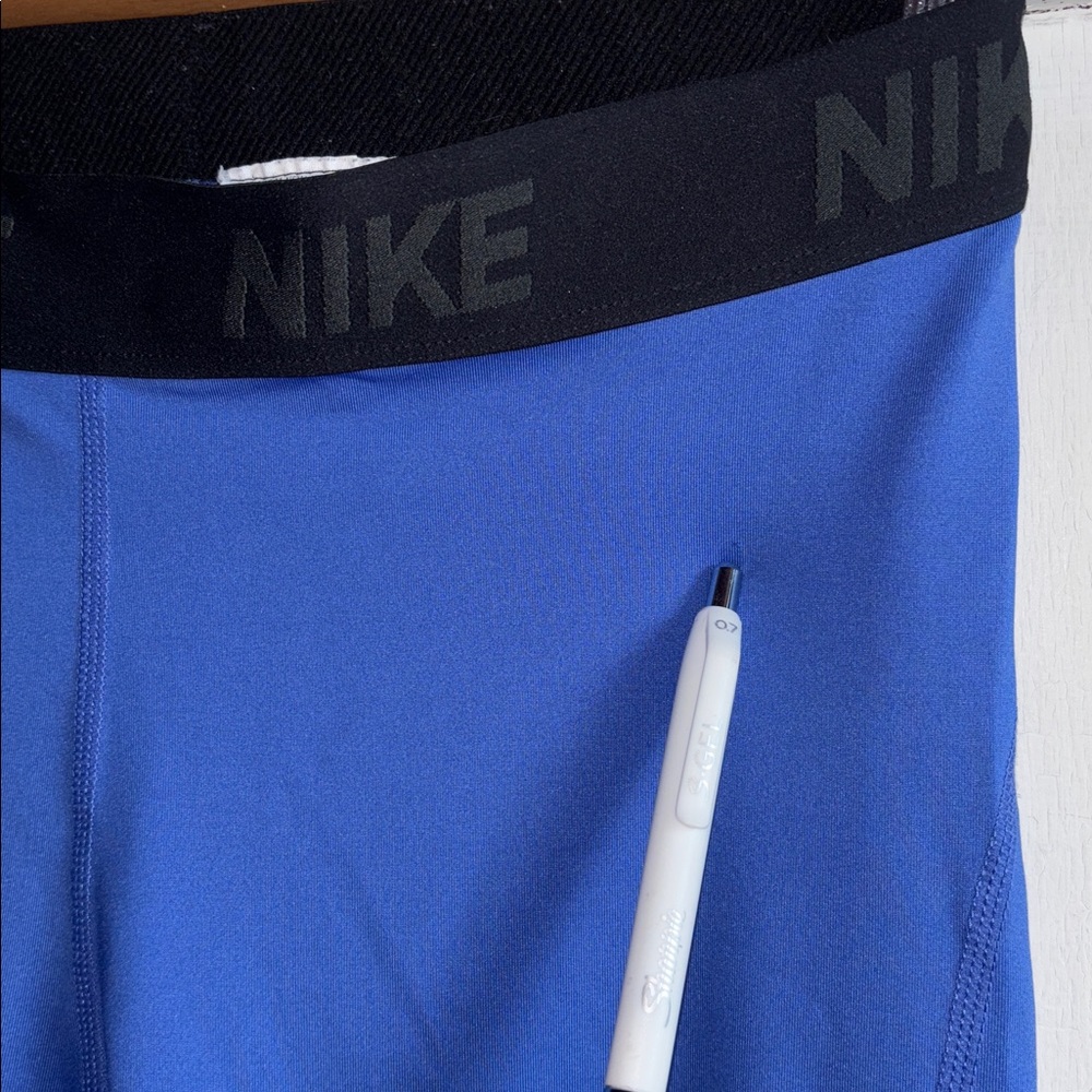 Nike Capris Blue Cropped Leggings Size Medium Activewear - Picture 8 of 9